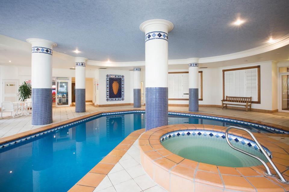 Stunning 2 Bedroom Ocean View Apartment Gold Coast