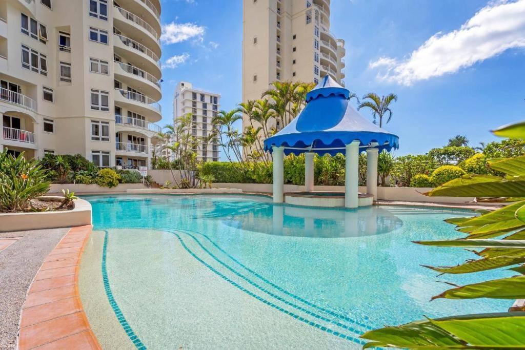 Stunning 2 Bedroom Ocean View Apartment *