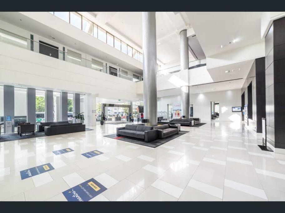 Hotel Your In Surfers 4*