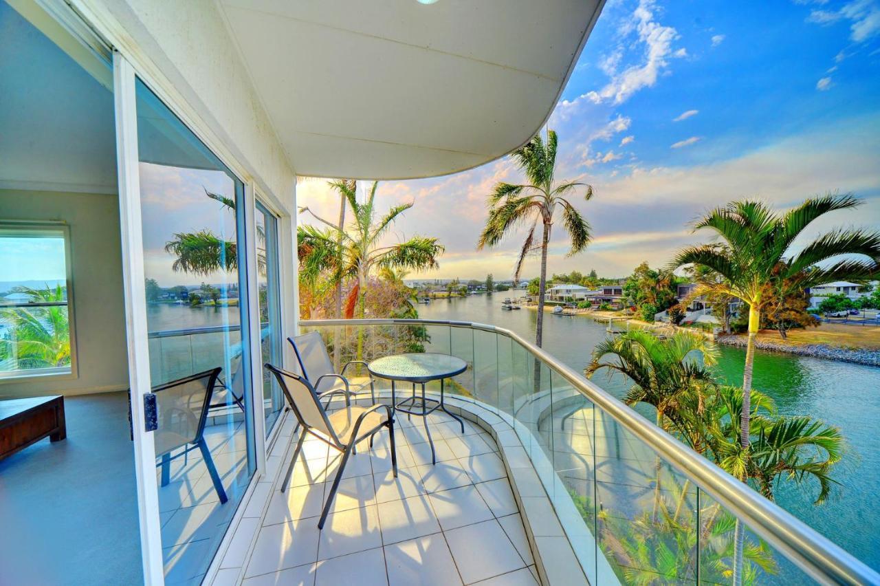 3br Broadbeach Lakefront Apartment Gold Coast