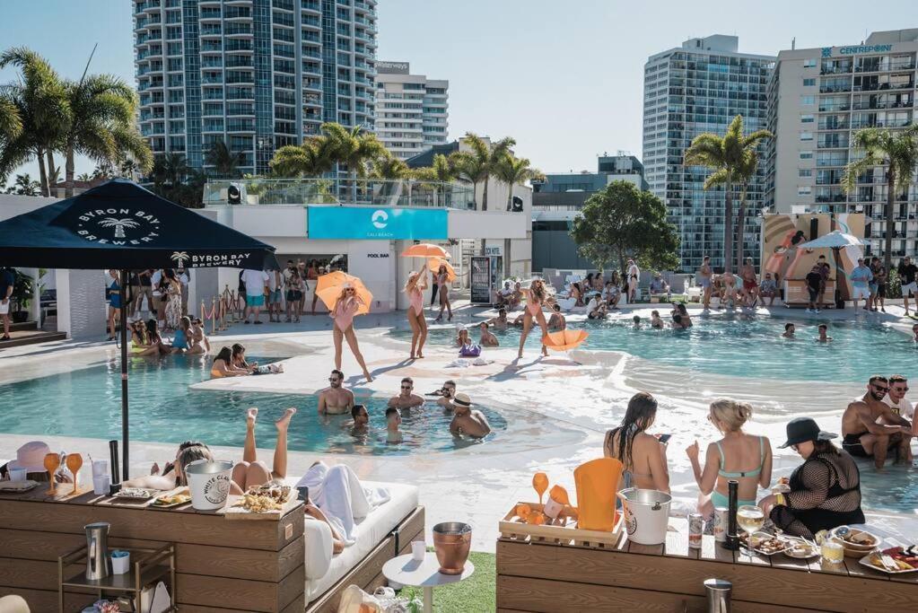 Apartment Close To Everything! Beautiful Studio's, Sleeps 4 Gold Coast