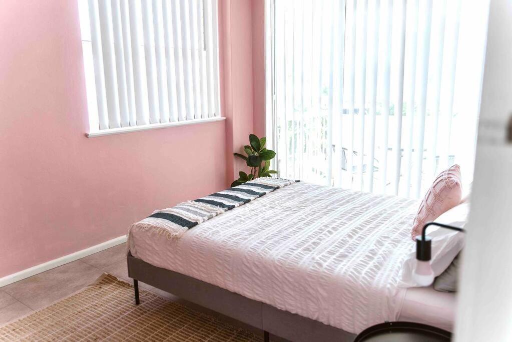 Paradise 31 - Pink Oasis In The Heart Of The Gc
