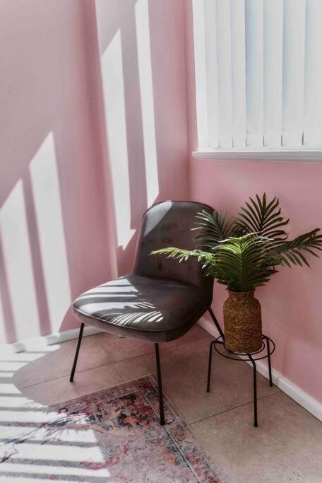 Paradise 31 - Pink Oasis In The Heart Of The Gc Apartment Gold Coast