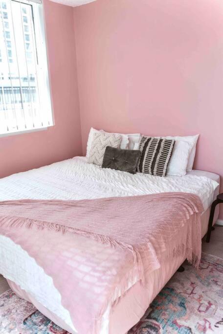 Paradise 31 - Pink Oasis In The Heart Of The Gc Apartment *