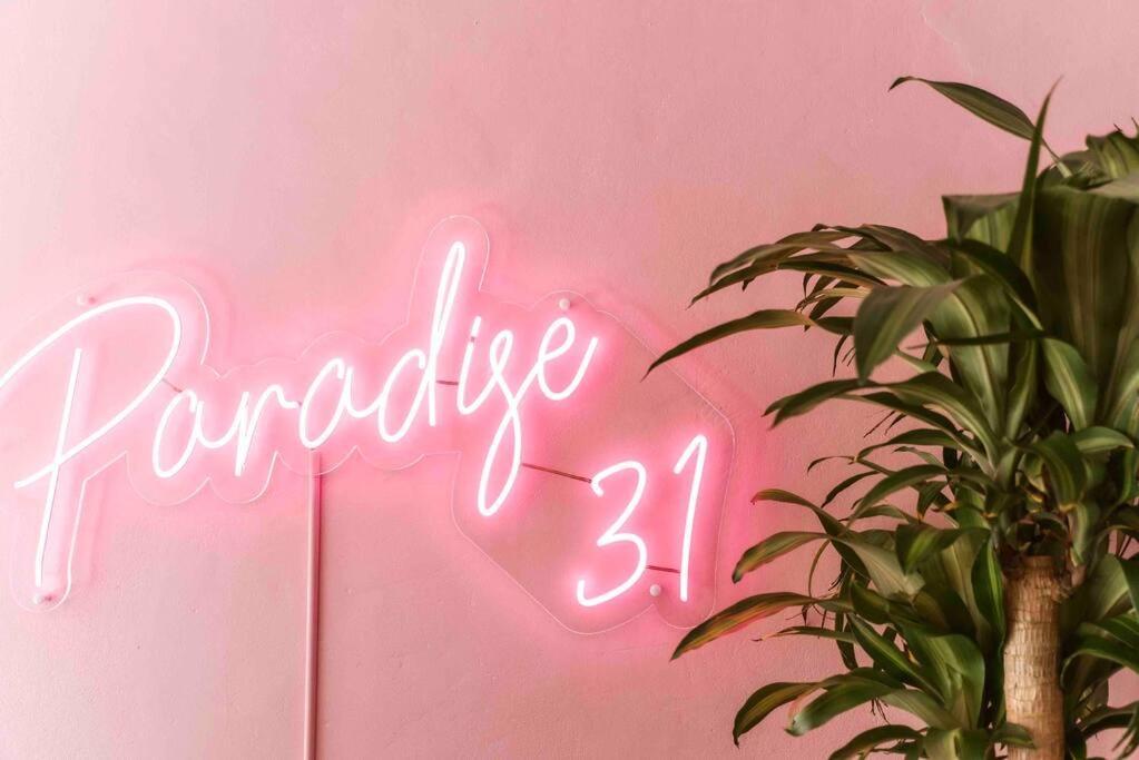 Paradise 31 - Pink Oasis In The Heart Of The Gc Apartment *