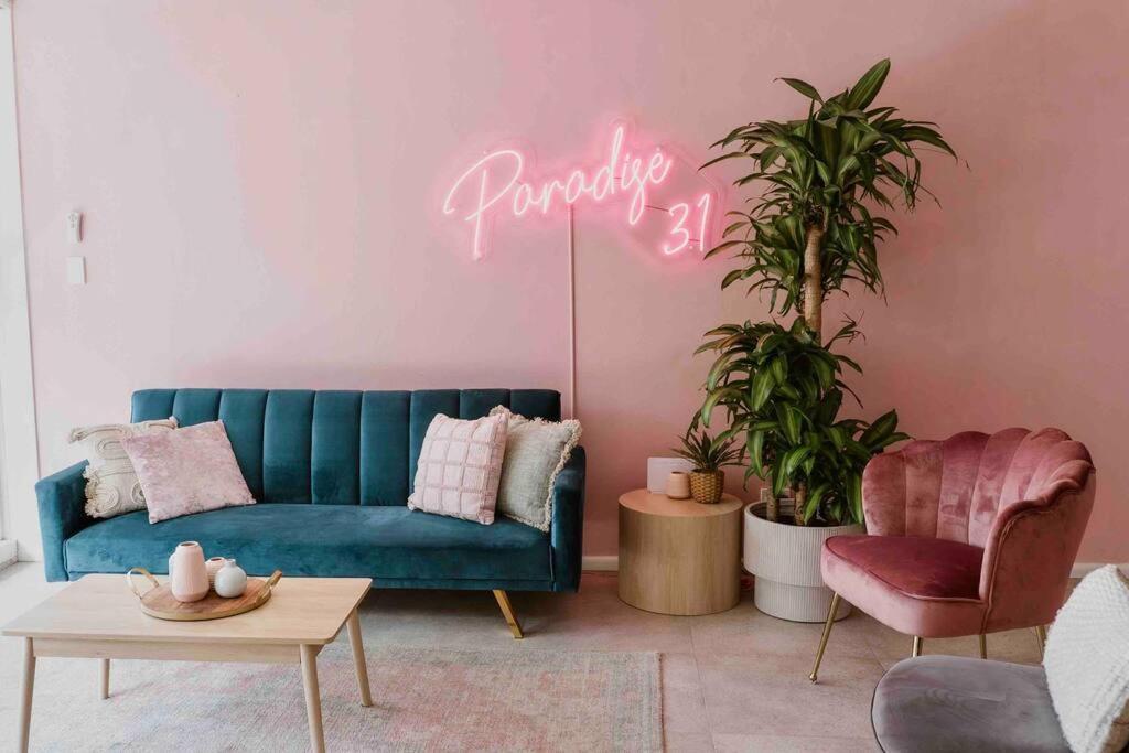 Paradise 31 - Pink Oasis In The Heart Of The Gc Apartment *