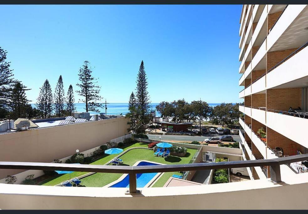 Apartment Fab Beachfront 2 Brm Apt In The Heart Of Surfers