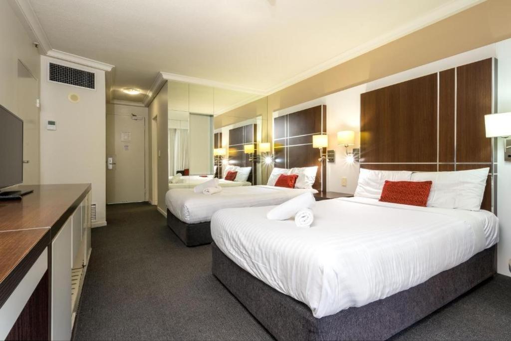 Apartment Close To Everything! Beautiful Studio's, Sleeps 4 Gold Coast