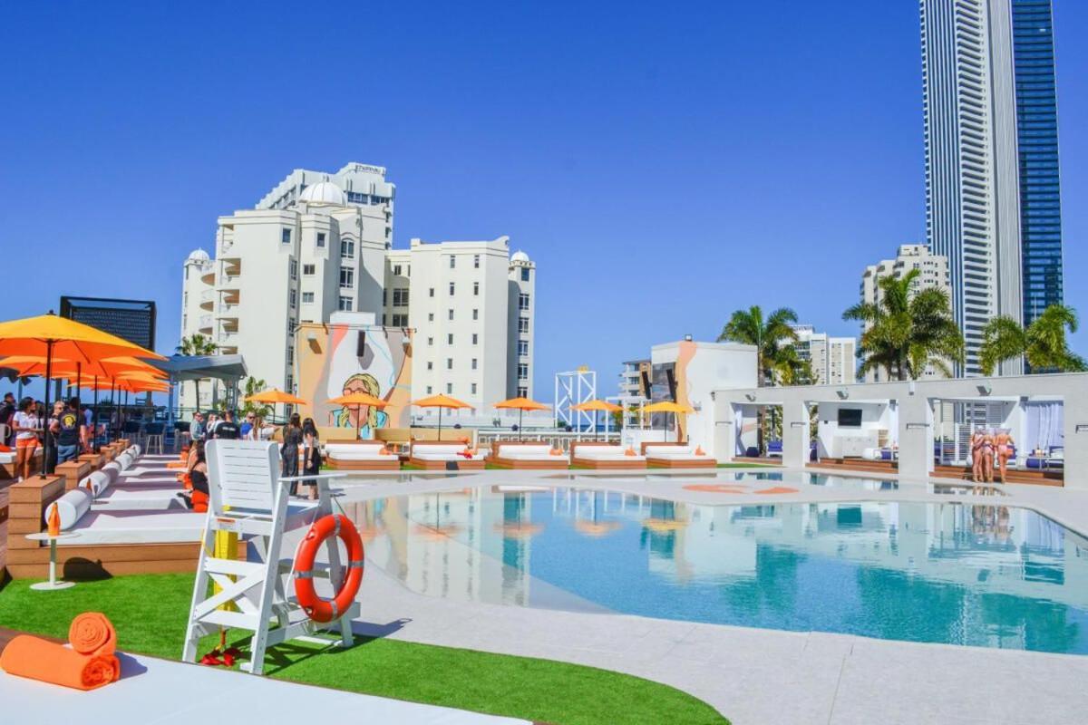 Apartment Close To Everything! Beautiful Studio's, Sleeps 4