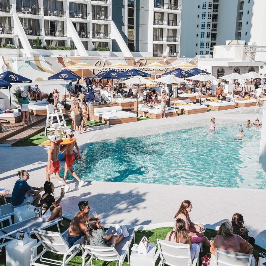 Apartment Close To Everything! Beautiful Studio's, Sleeps 4 Gold Coast