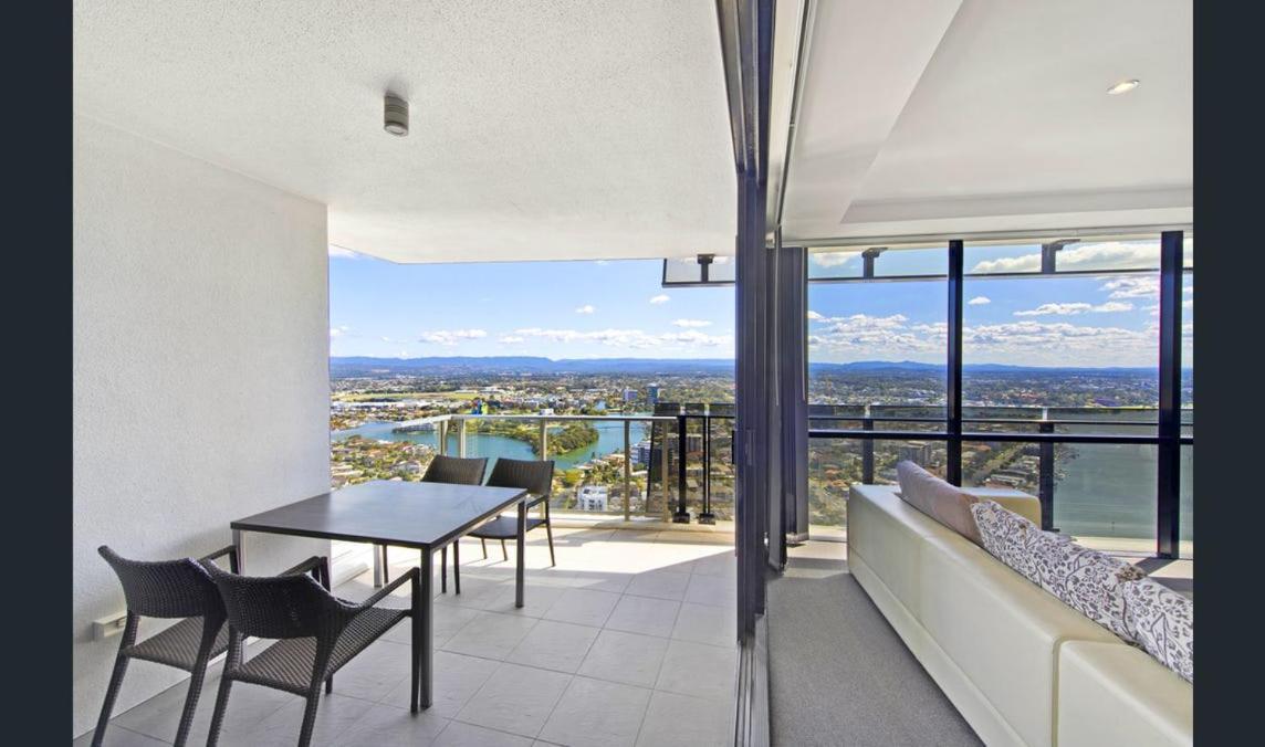Cavill Avenue Luxury Private *