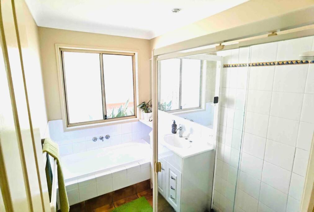 Family Friendly 4 Bedroom House Close To Parks Holiday home *