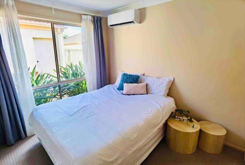 Family Friendly 4 Bedroom House Close To Parks Gold Coast