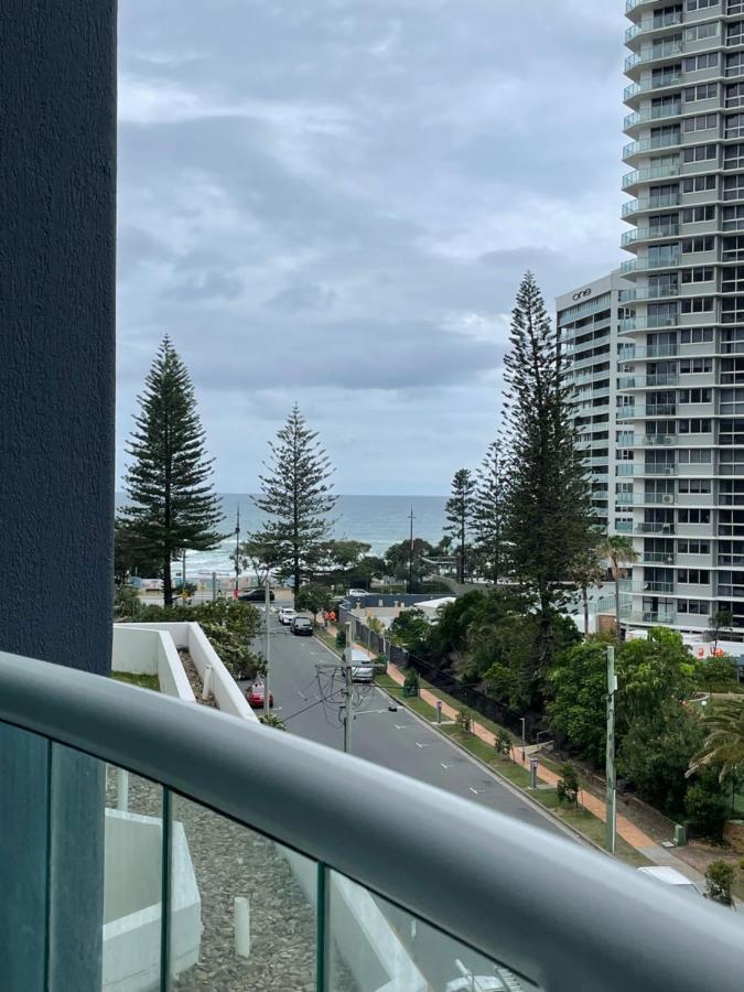 Lovely Ocean Viewed Studio Next To The Beach Apartment *