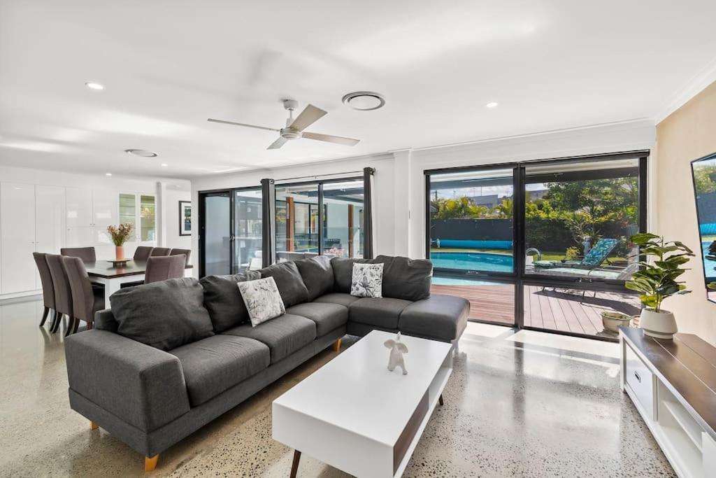 Ultra Modern & Relaxing Inner 4bed House - With A Private Pool - 10mins Walk To * Gold Coast