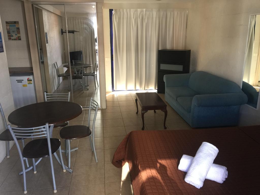 Aparthotel Club Surfers 3*