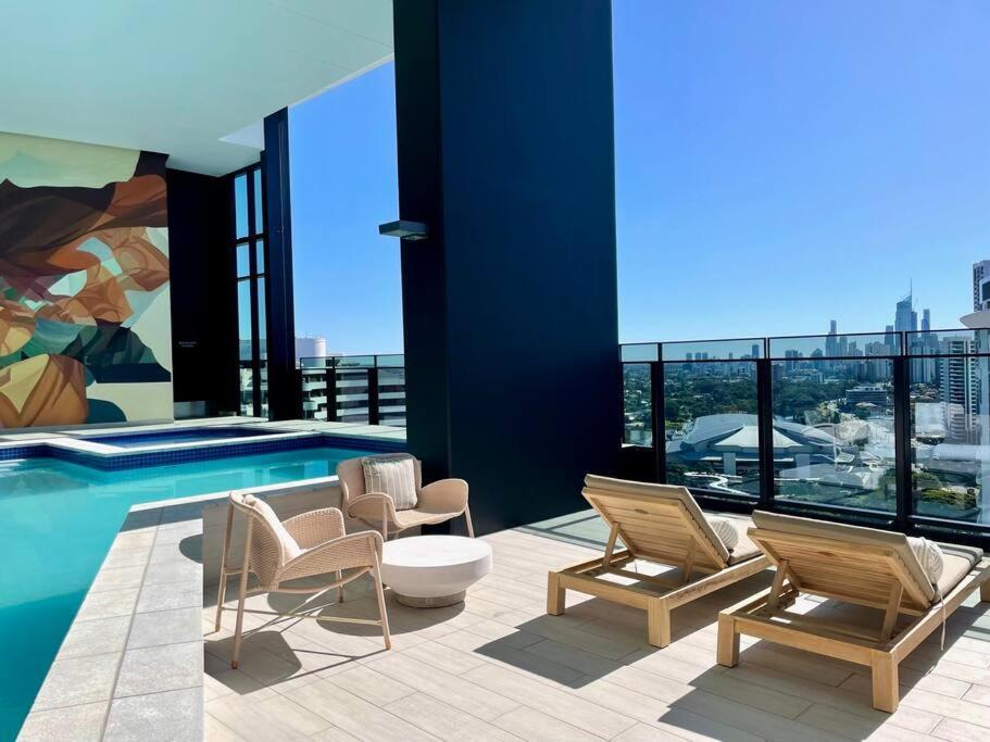 Broadbeach Luxury Oceanview 2beds 49f Apartment