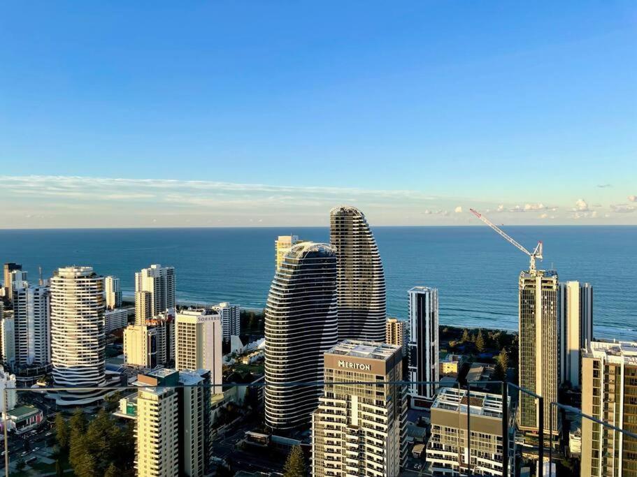 Broadbeach Luxury Oceanview 2beds 49f