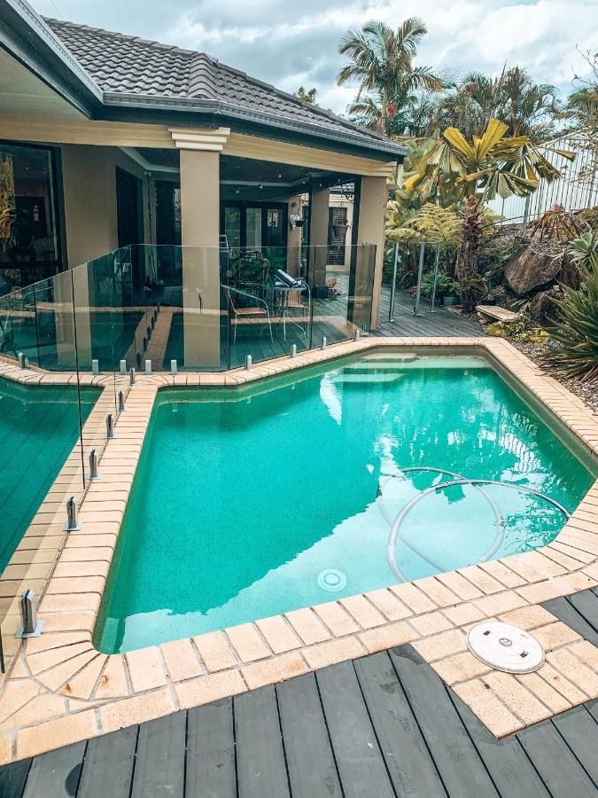 Casa de férias Gem, Lovely Pool 4bed Sleeps 7+