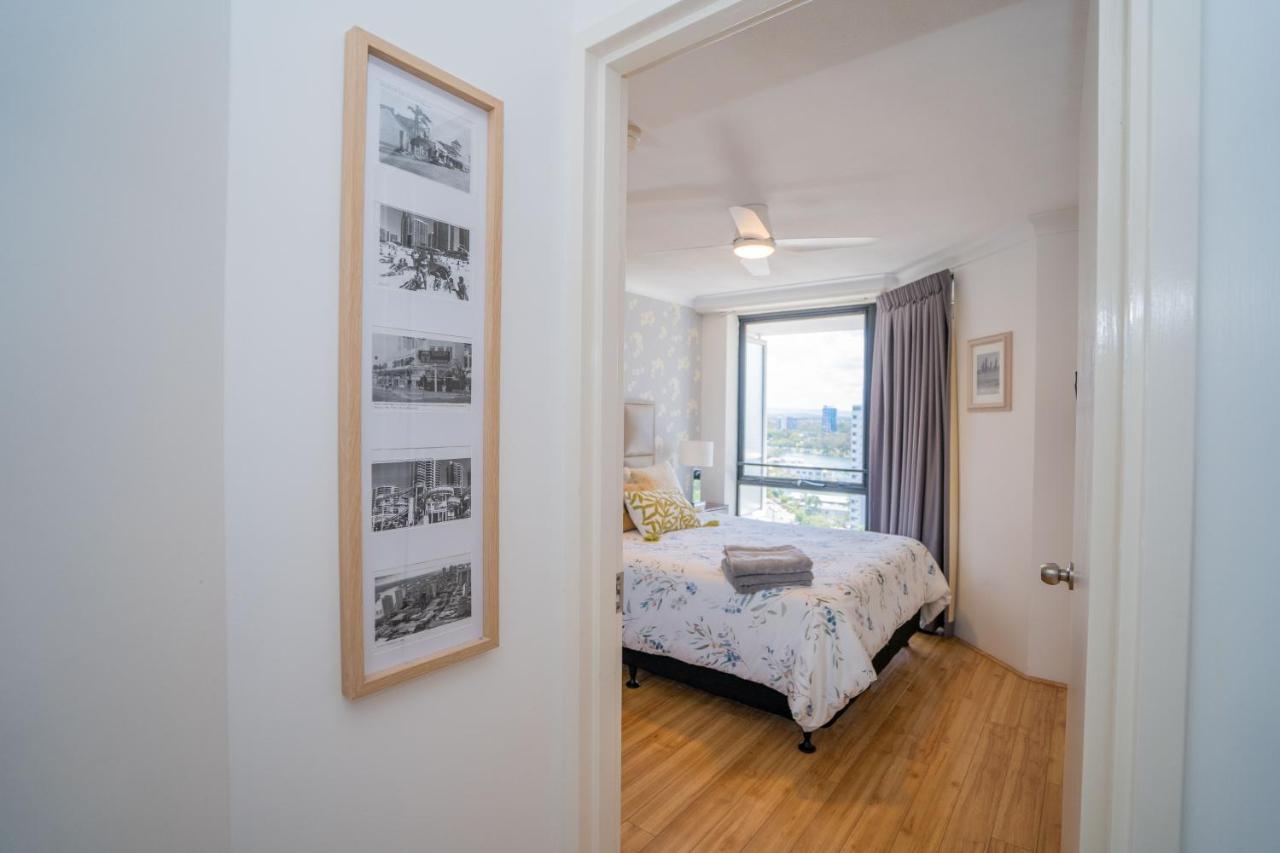 Apartment Large Surfers Paradise With Fantastic Views *