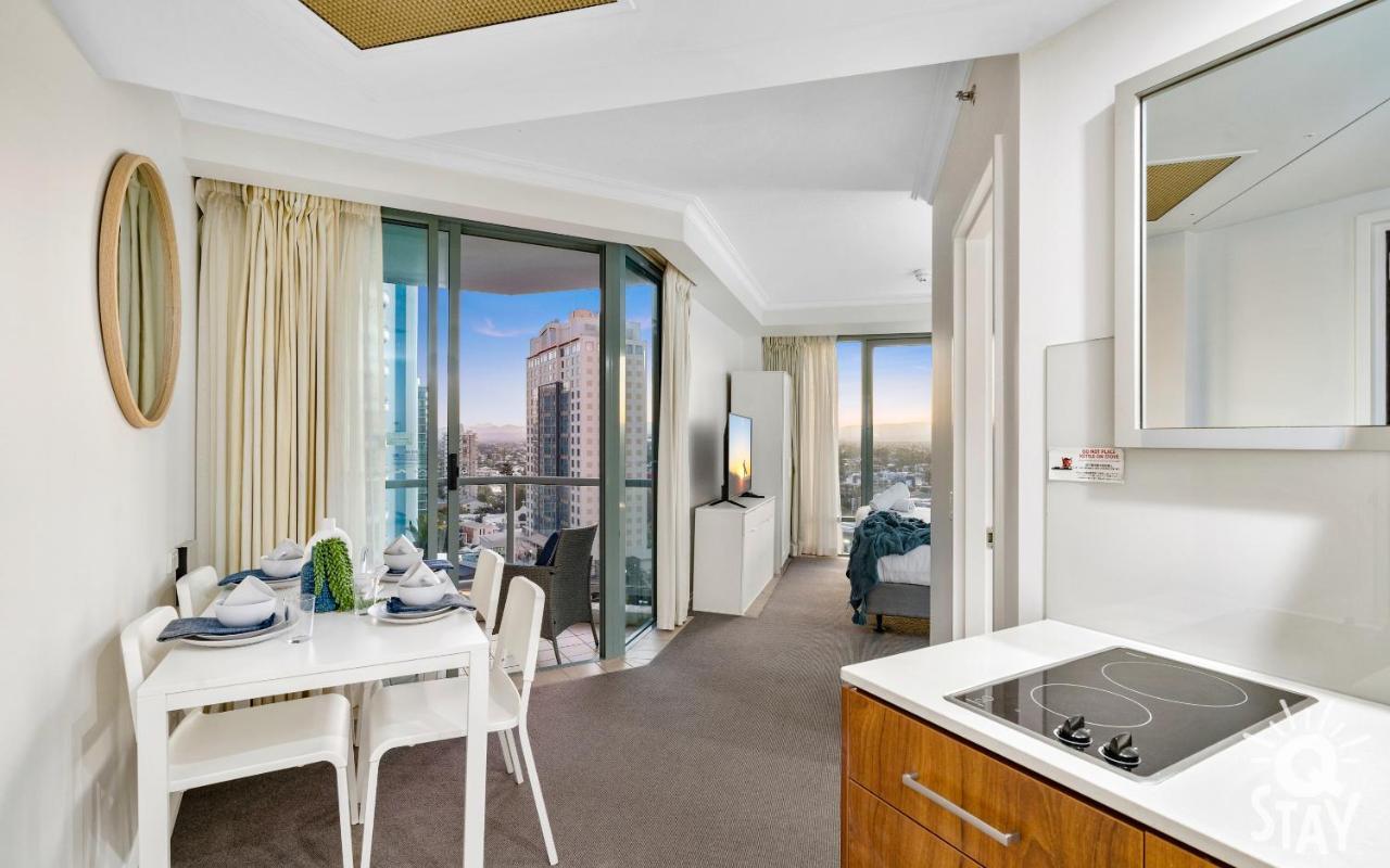 Apartment Interconnecting 2 Bedroom Unit At Legends — Q *