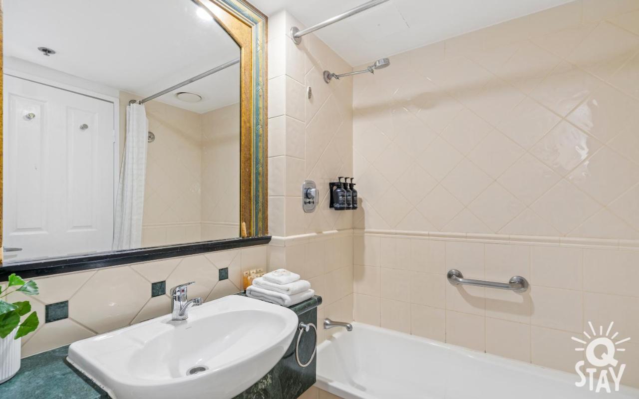 Interconnecting 2 Bedroom Unit At Legends — Q * Gold Coast