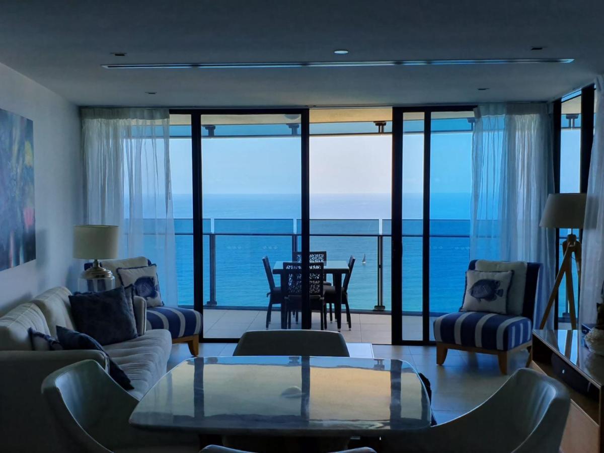 High-end In The Soul Of Surfers Paradise Apartment