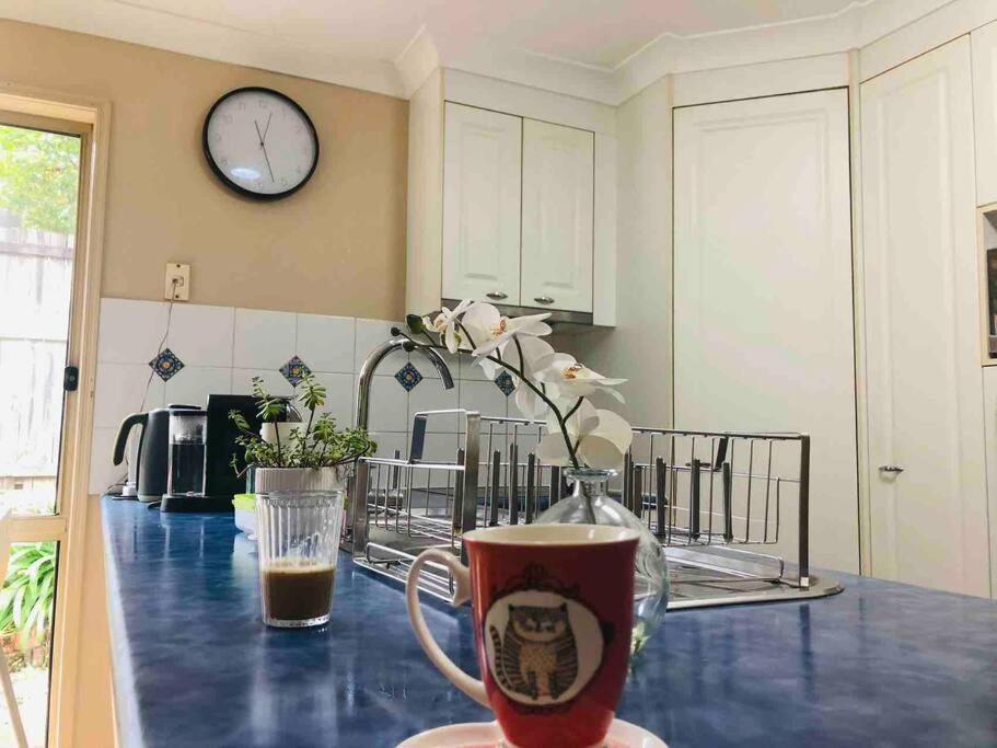 Family Friendly 4 Bedroom House Close To Parks *
