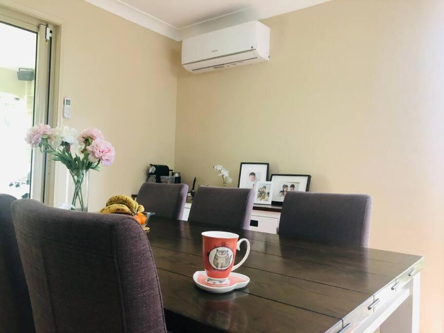 Family Friendly 4 Bedroom House Close To Parks