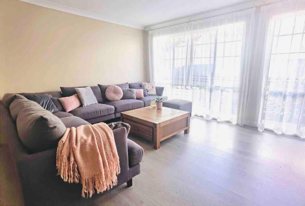 Family Friendly 4 Bedroom House Close To Parks Holiday home Gold Coast