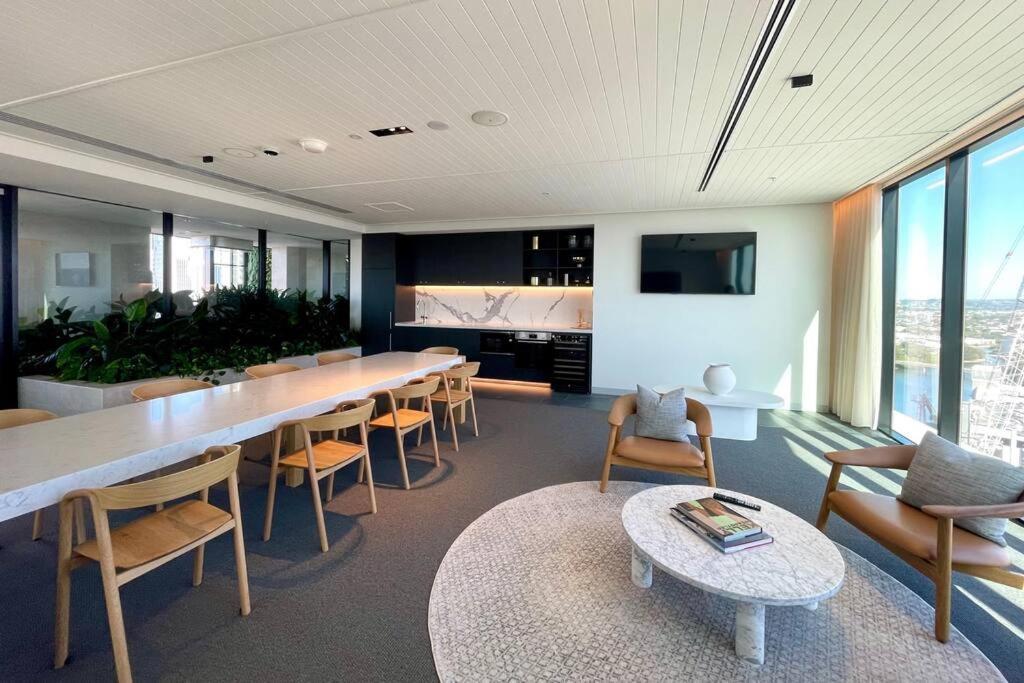 Broadbeach Luxury Oceanview 2beds 49f Apartment *