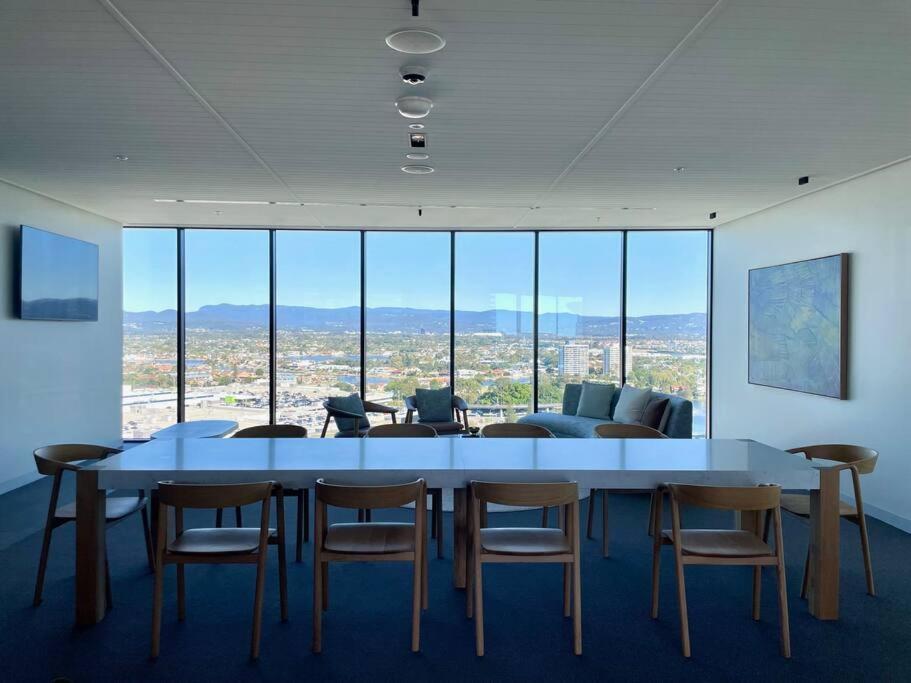 Broadbeach Luxury Oceanview 2beds 49f Apartment