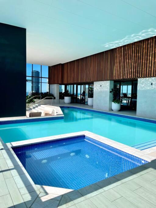 Broadbeach Luxury Oceanview 2beds 49f Gold Coast
