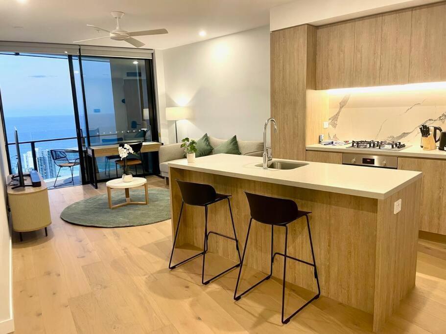 Broadbeach Luxury Oceanview 2beds 49f