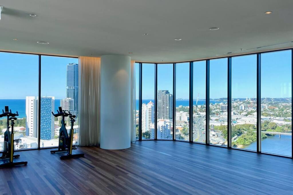 Broadbeach Luxury Oceanview 2beds 49f Apartment