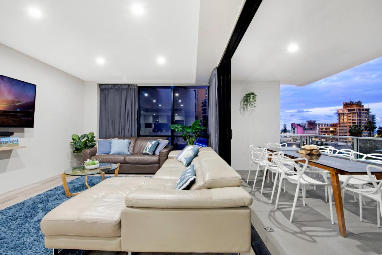 Apartment Circle On Cavill Surfers Paradise- 3 Bedroom Gold Coast