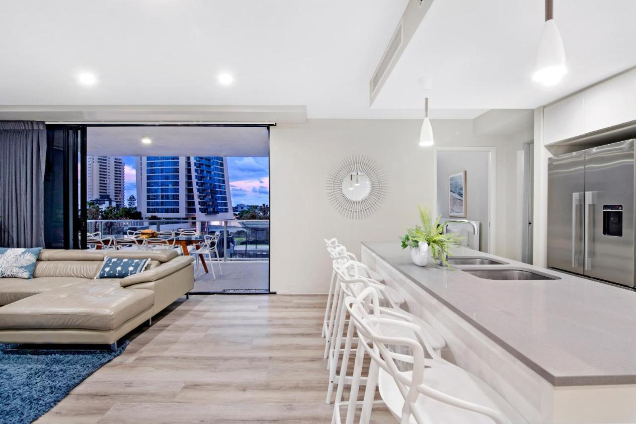 Apartment Circle On Cavill Surfers Paradise- 3 Bedroom Gold Coast