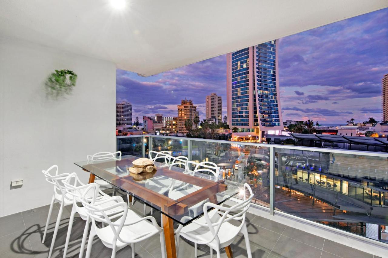 Apartment Circle On Cavill Surfers Paradise- 3 Bedroom Gold Coast