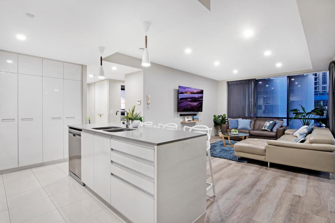 Apartment Circle On Cavill Surfers Paradise- 3 Bedroom *