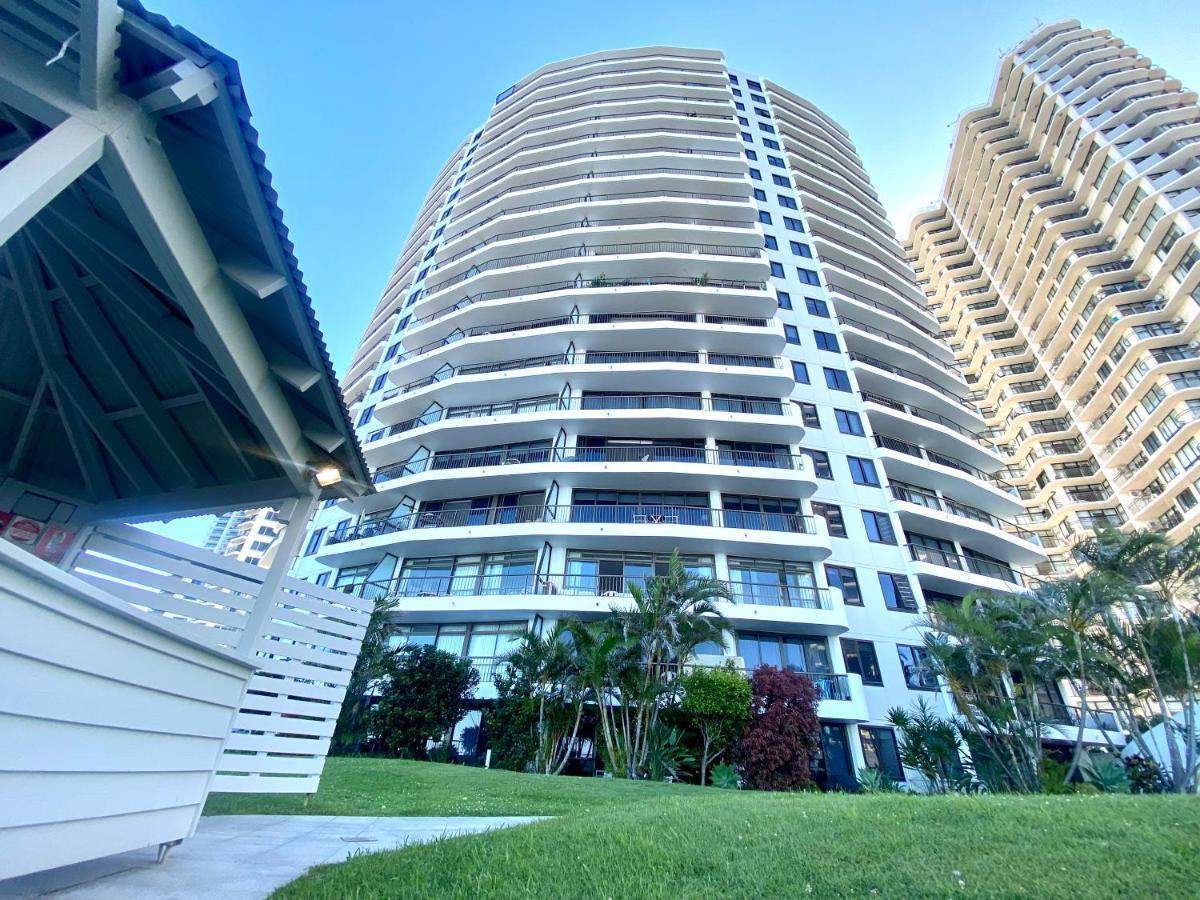Oceanfront Family Pool & Bbq Apartment *