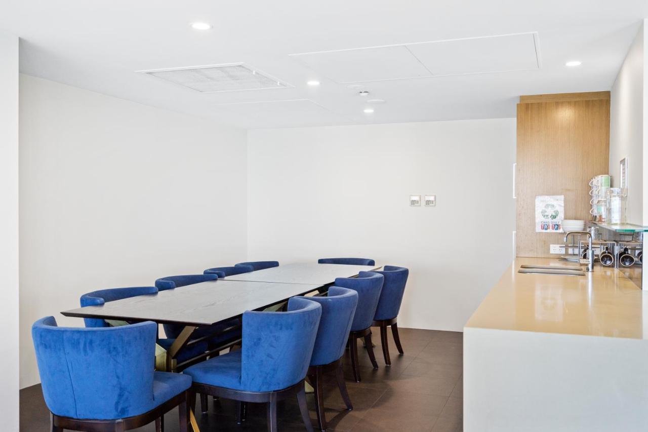 Circle On Cavil Subpenthouse 4brm Lv52! Ocean View