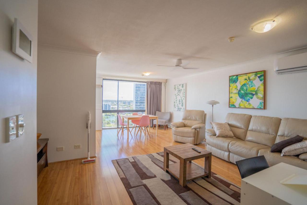 Apartment Large Surfers Paradise With Fantastic Views Gold Coast