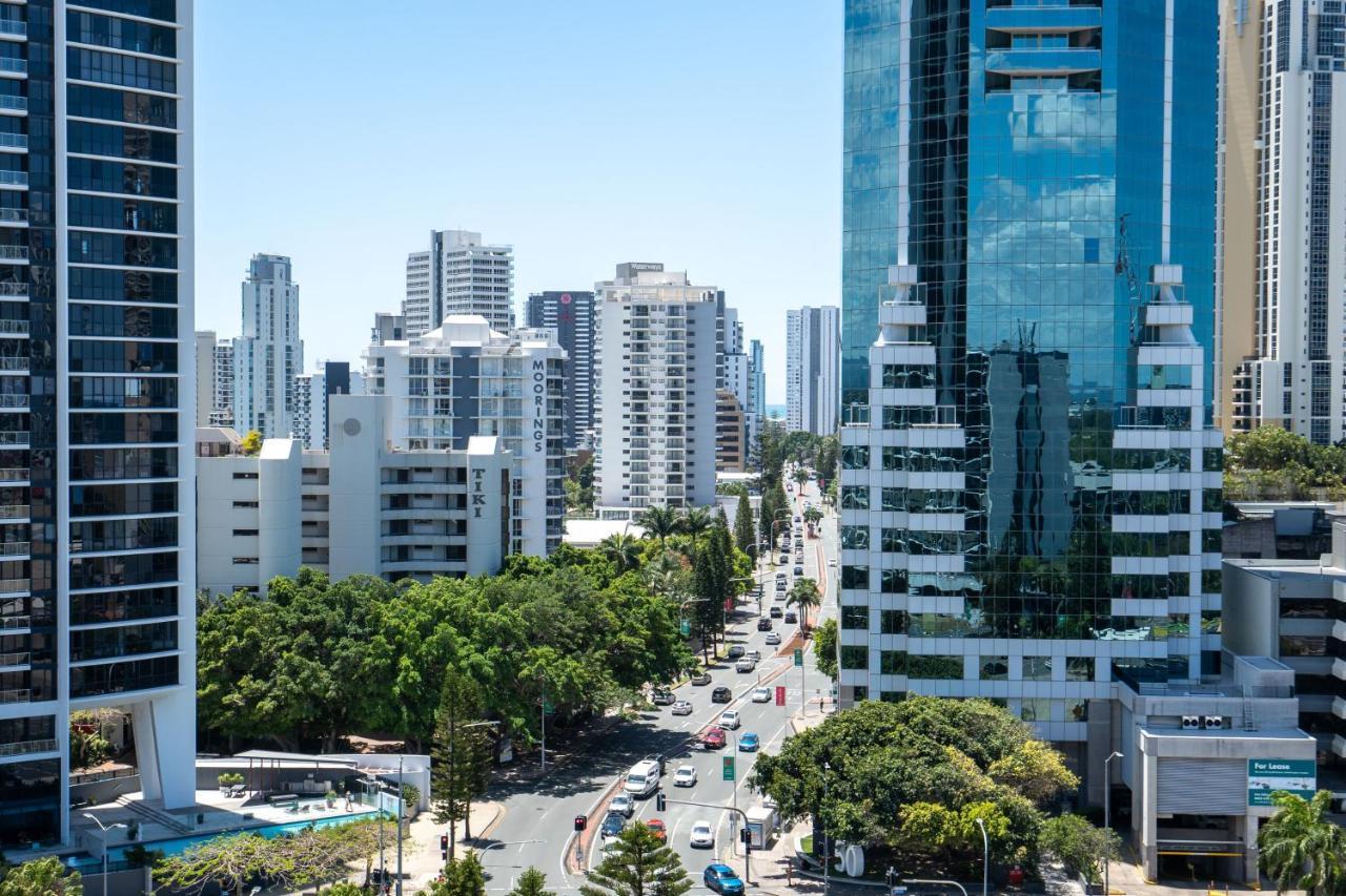 Large Surfers Paradise With Fantastic Views Apartment