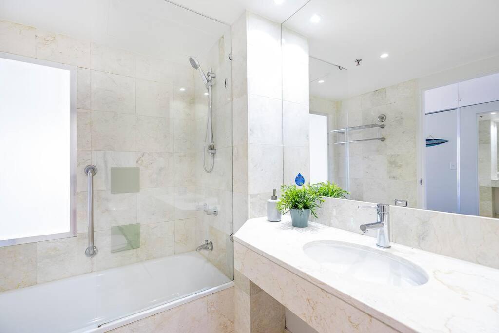 Apartment Gorgeous Studio Right In The Heart Of Surfers Gold Coast