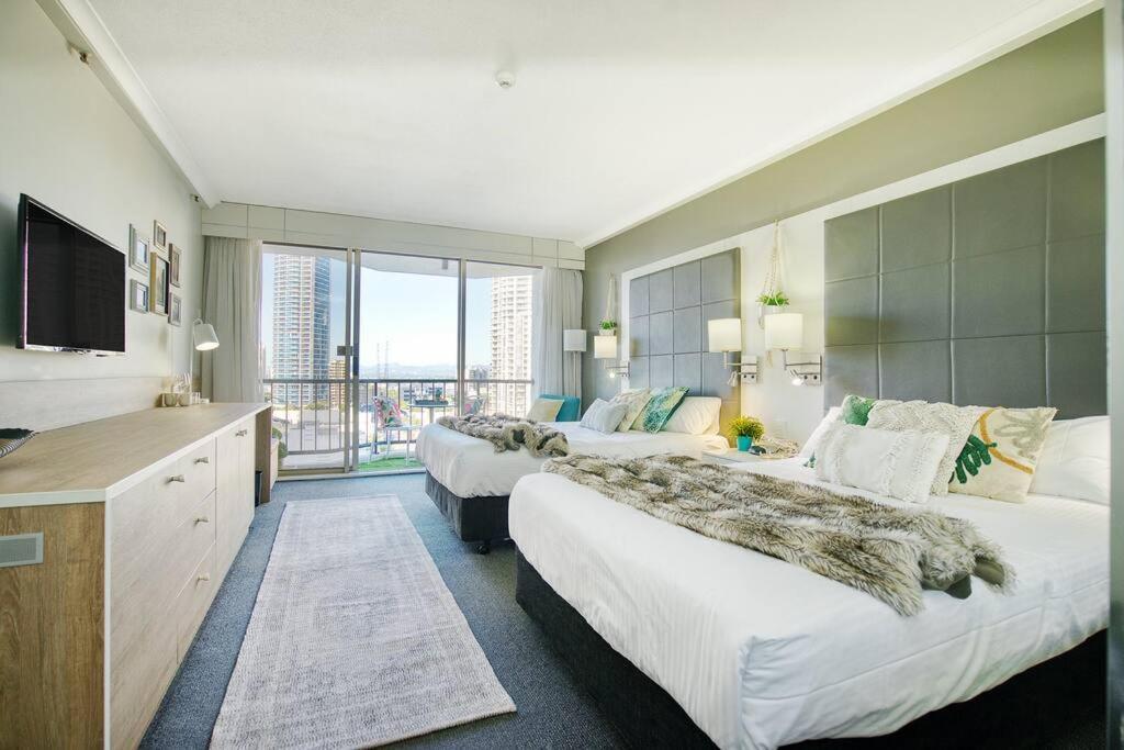 Gorgeous Studio Right In The Heart Of Surfers Apartment Gold Coast