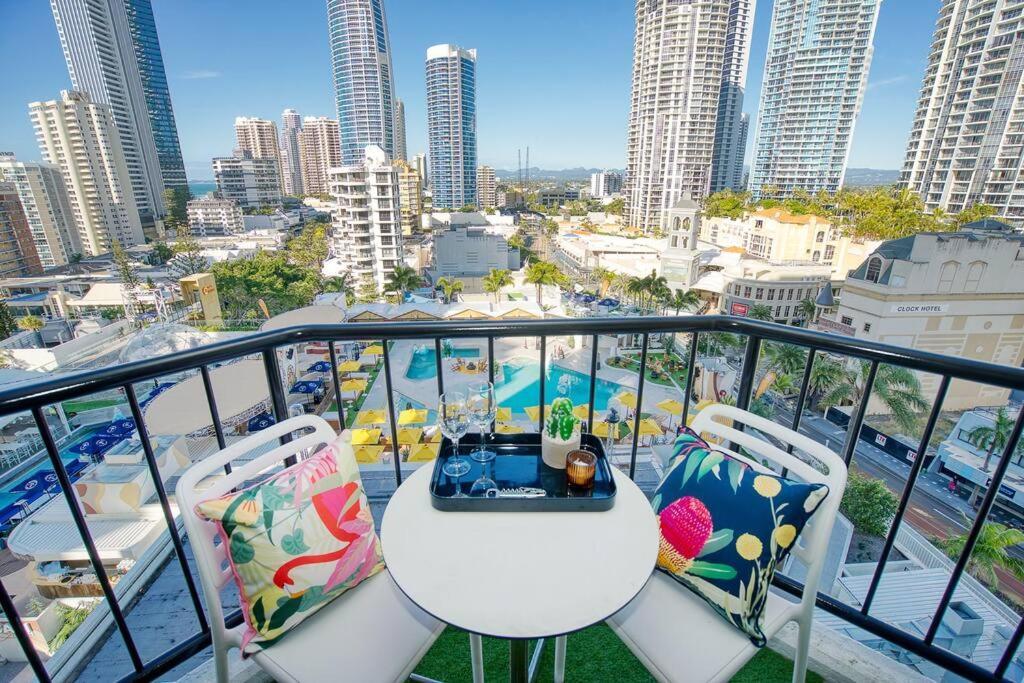 Gorgeous Studio Right In The Heart Of Surfers Gold Coast