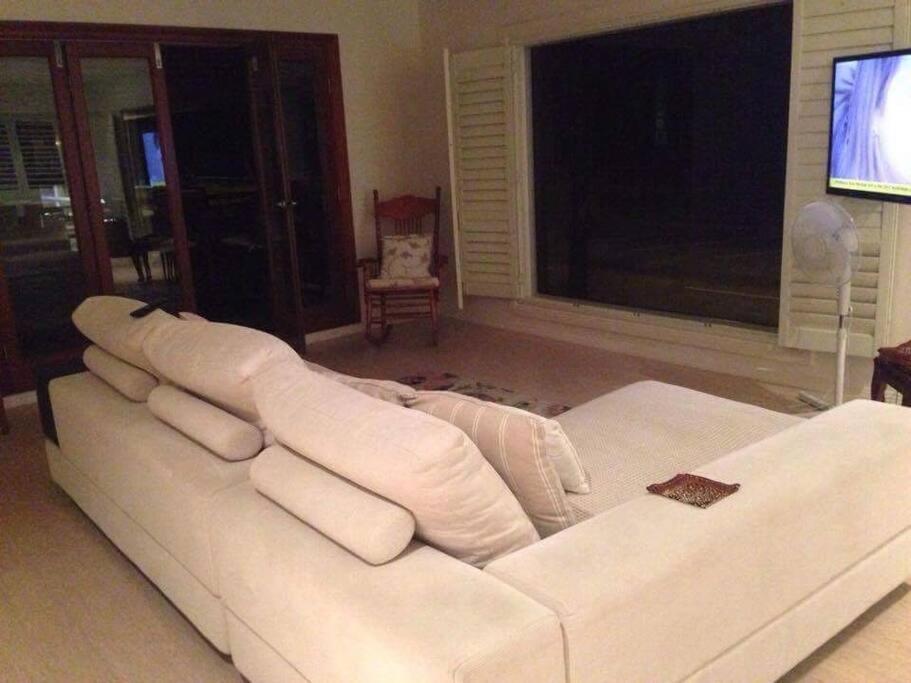 Beachfront Miami 2 Bdr Easy Living Views Views!!!! Gold Coast