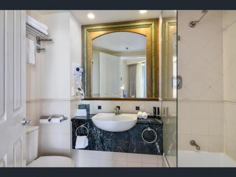Surfers Paradise Studio *
