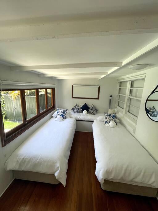 Holiday home House 100ms To Freshly Renovated New Appliances