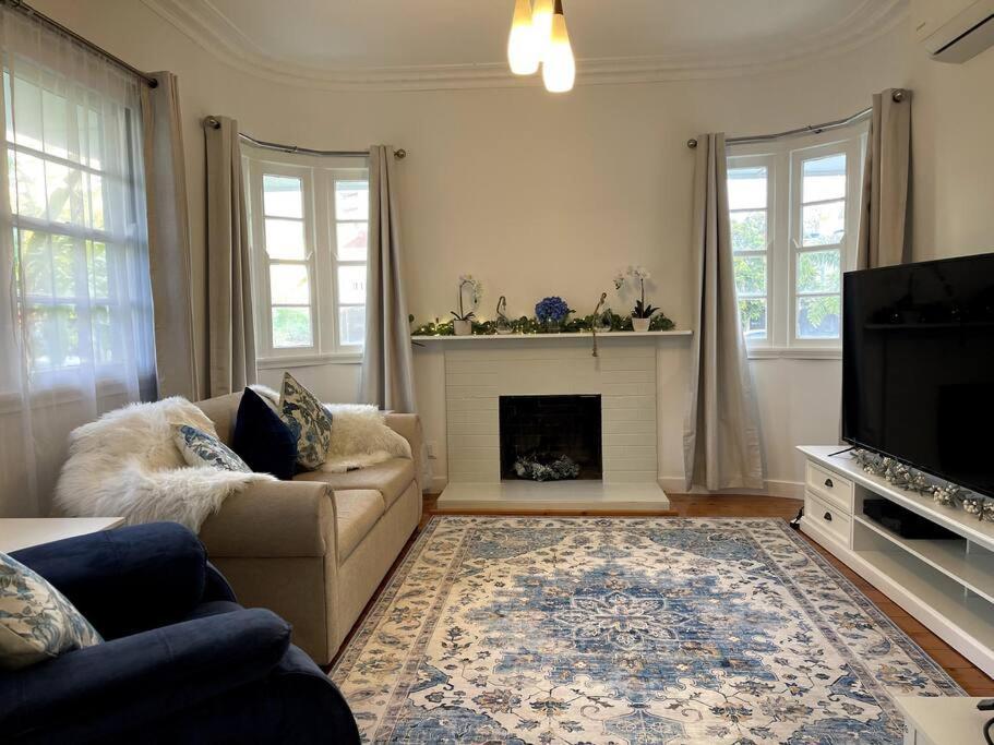 House 100ms To Freshly Renovated New Appliances Gold Coast